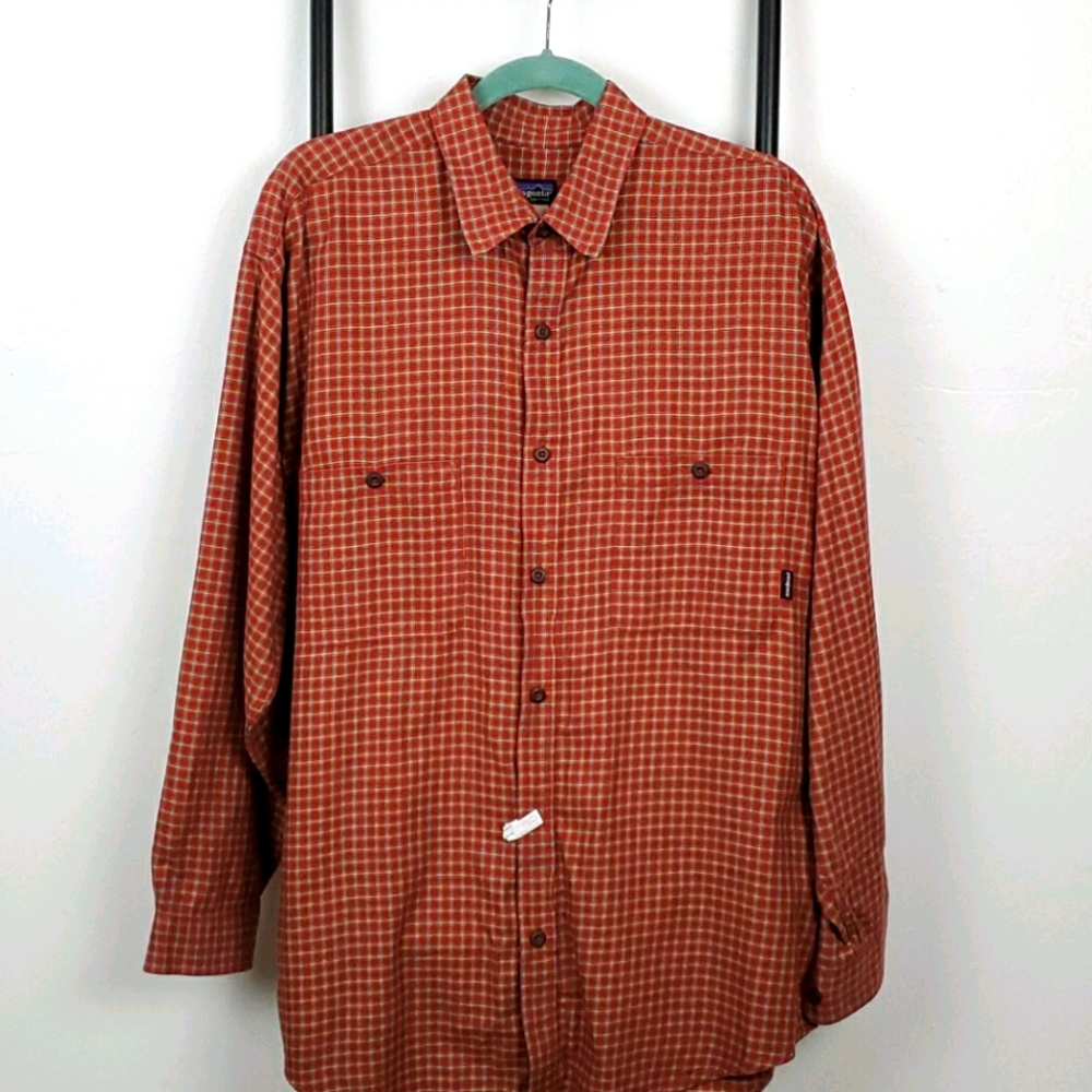 Patagonia men's buttons up shirt organic cotton